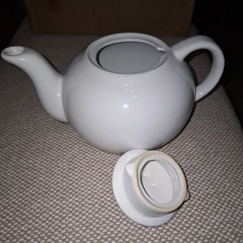 Himark ceramic coffee/tea pot in excellent condition.